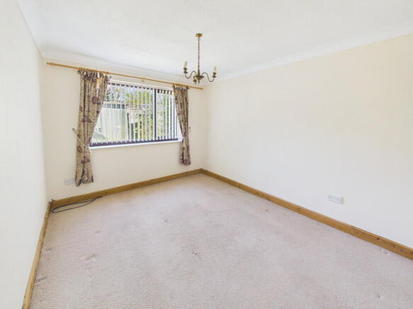 2 bed Ground Flat for sale Image 8