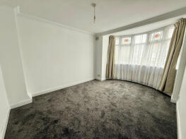 32, Havering Gardens, Romford RM6 5AA