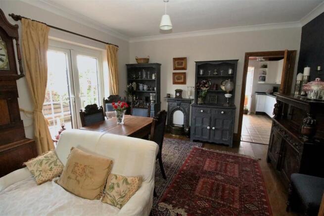 Lounge/Dining Room