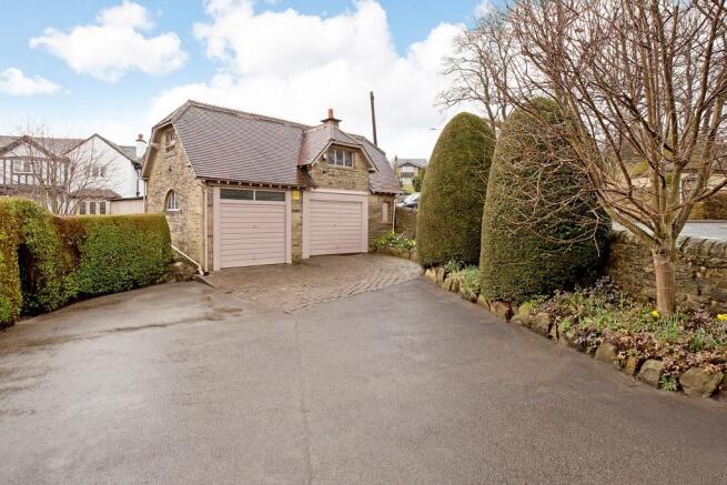 Garage & Parking