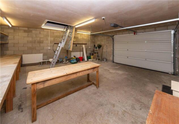 Garage/Workshop