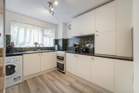 Warwick Gardens, Thames Ditton, Surrey, KT7