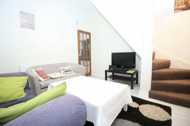 4 bed House to rent Image 10