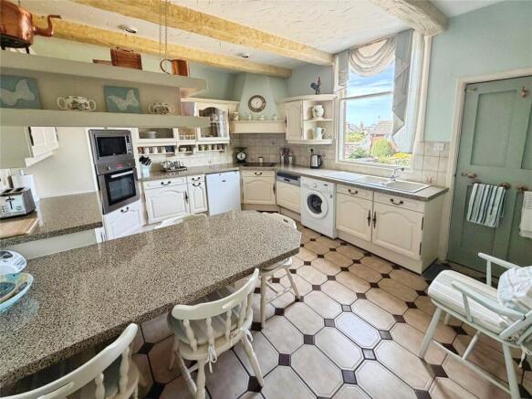 4 bed Detached for sale Image 6