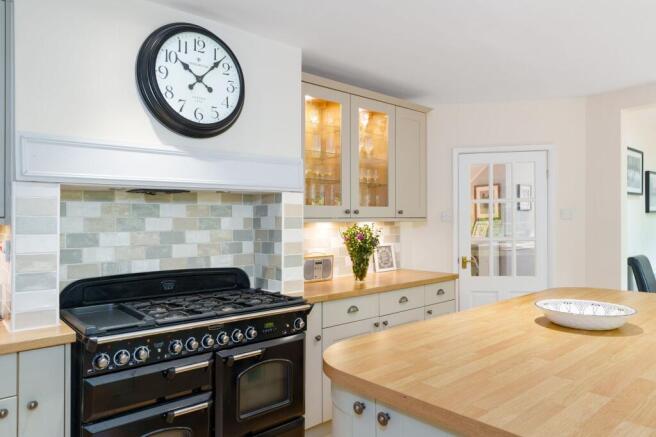 4 bed Detached for sale Image 4
