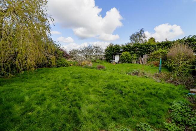 REAR GARDEN pic 2