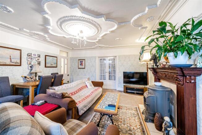 South Road, Weston-Super-Mare - BEAUTIFUL PERIOD APARTMENT photo 4