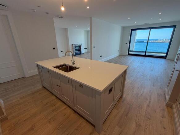 21 BayQueen Apts-07.jpg