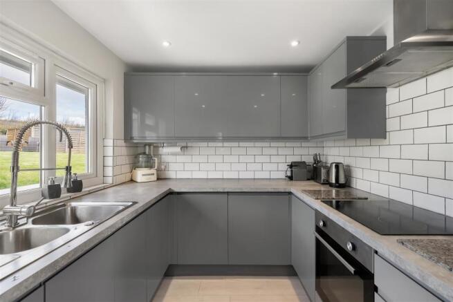 Kitchen 2.jpg