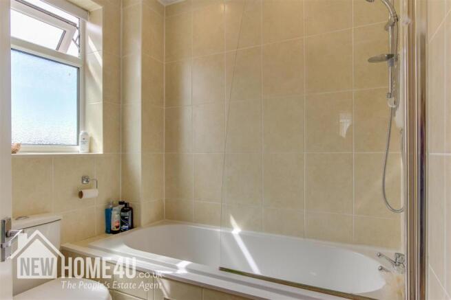 FAMILY BATHROOM: