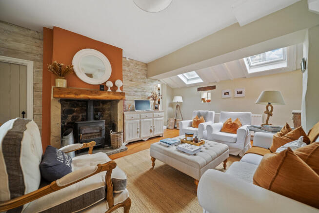 4 bed Semi-Detached for sale Image 4
