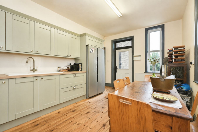 4 bed Detached for sale Image 6