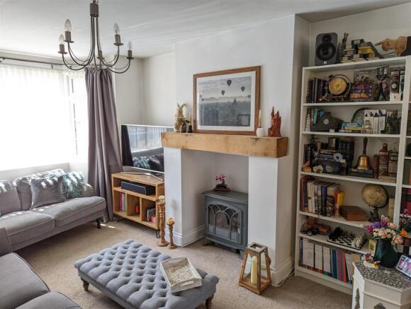 Living Room (Large).jpg