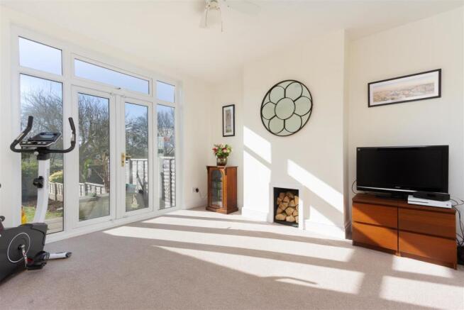 27 Barton Road-10.jpg