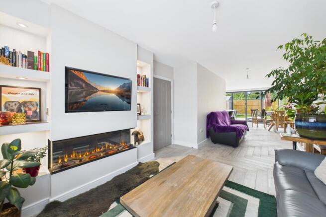 4 bed Detached for sale Image 7