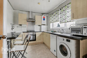 822, Eastern Avenue, Ilford IG2 7HY