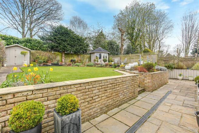 21. Back Garden.jpg