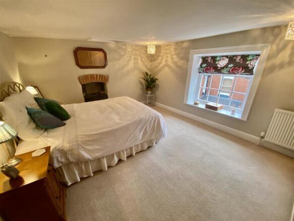 BEDROOM 2