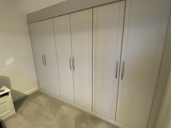 Fitted wardrobes to Master bedroom
