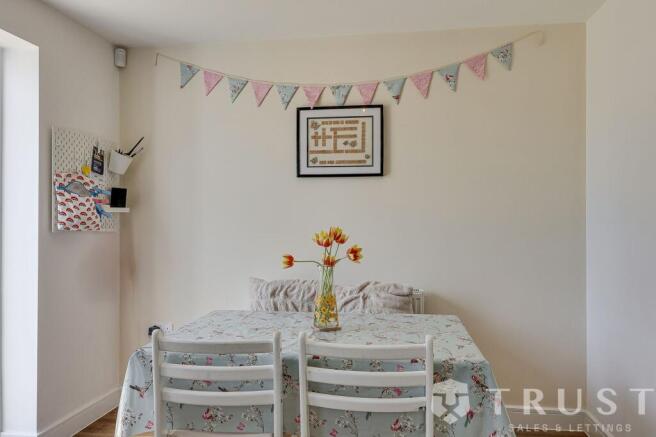 3 bed Semi-Detached for sale Image 7