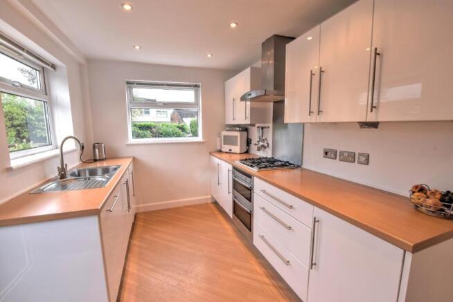 4 Kitchen.jpg