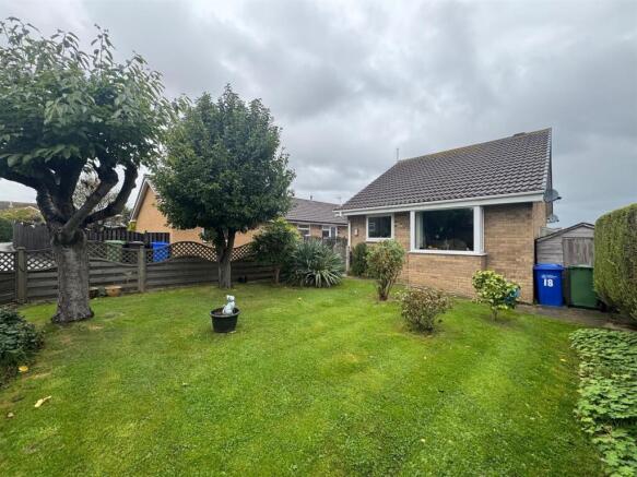 Front garden 3.jpg