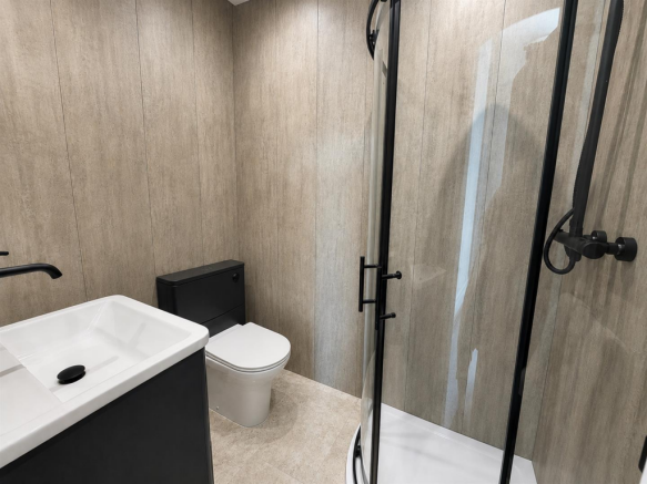 2 bed Apartment to rent Image 10