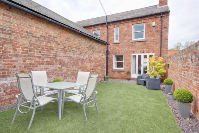 4 bed Detached for sale Image 12