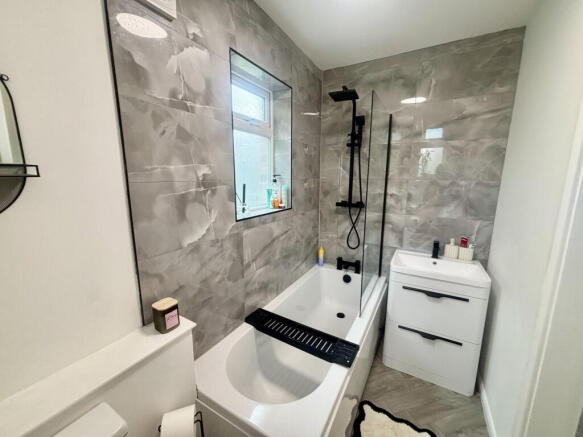 3 bed Semi-Detached to rent Image 4