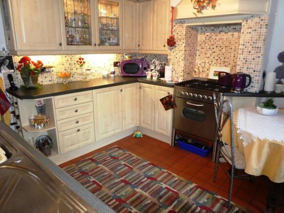 kitchen pic2.JPG