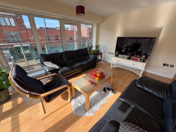 2 bed Flat to rent Image 12