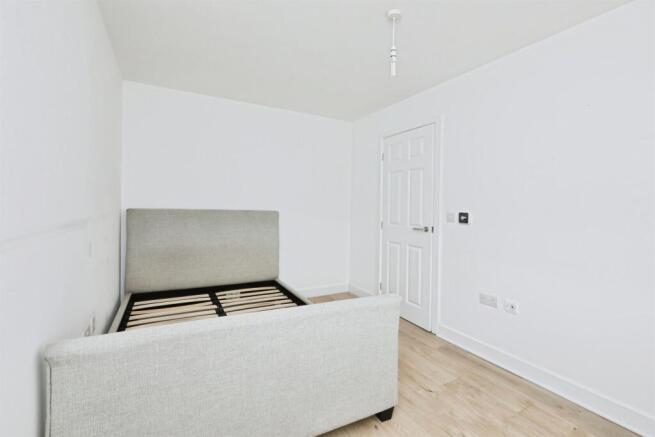 3 bed Semi-Detached for sale Image 9