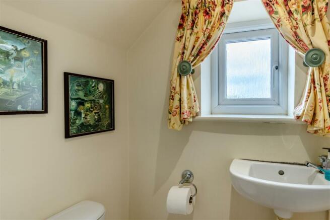 8589419-interior01.jpg