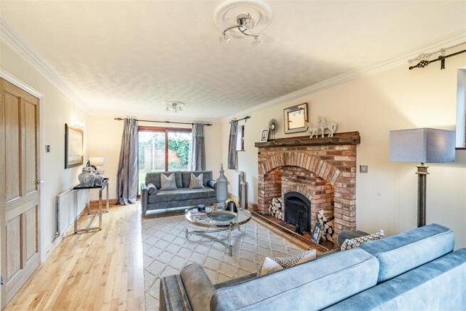 8487991-interior22.jpg