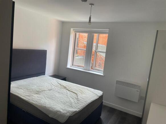 6 bed Flat to rent Image 7