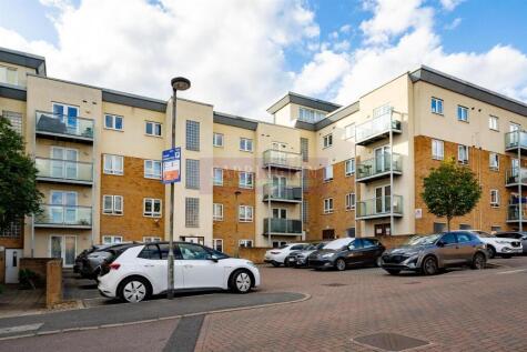 Todd Close, Borehamwood