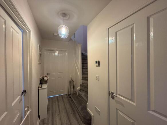 3 bed Semi-Detached for sale Image 6