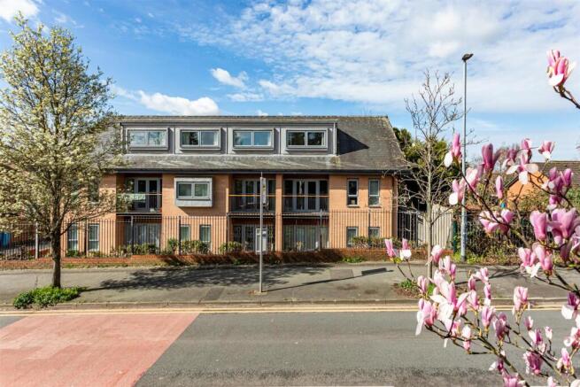 Flat 9, 128 St Werburgh's Road-2.jpg