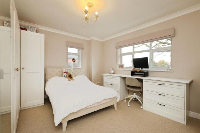 4 bed Detached Bungalow for sale Image 12