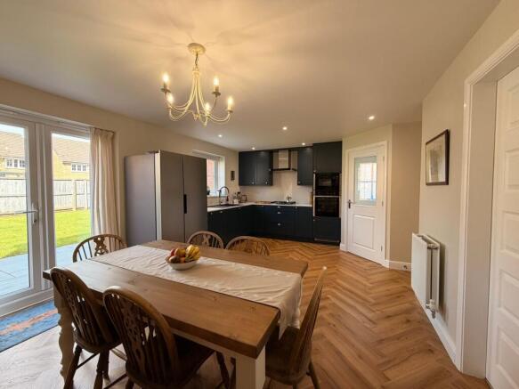 OPEN PLAN DINING KITCHEN