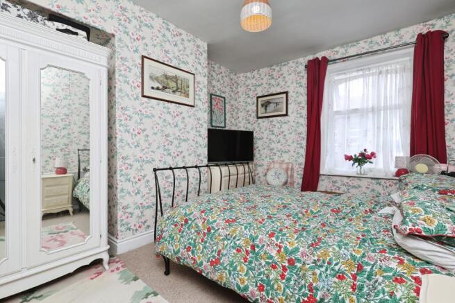 5 bed Terraced for sale Image 9