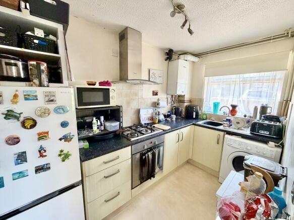Sutton Close, Canford Heath photo 4