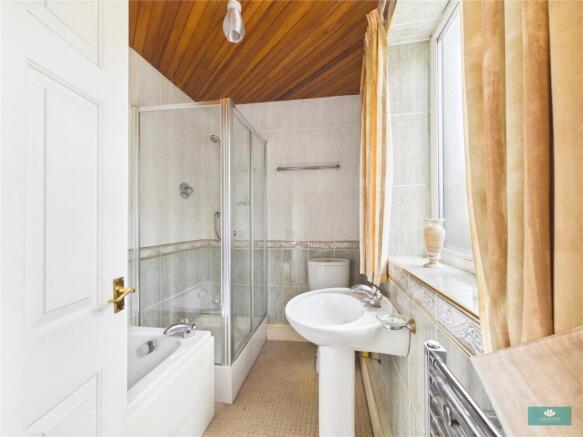 4 bed Detached for sale Image 12