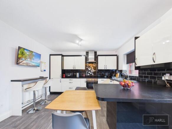 3 bed Semi-Detached for sale Image 7
