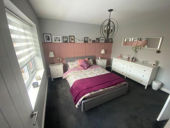 4 bed Detached for sale Image 8