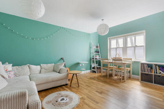 A06 - Flat 9 Kings Market Kingsbridge - 260514