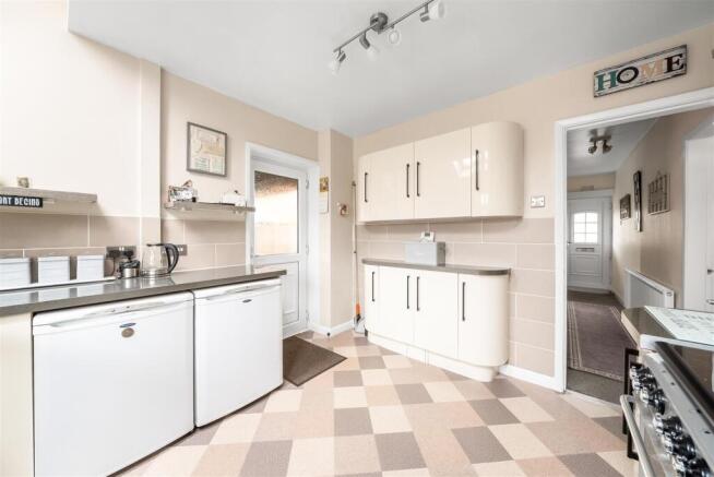 3 bed Semi-Detached for sale Image 4