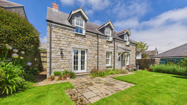 2 Bedroom Detached House for Sale