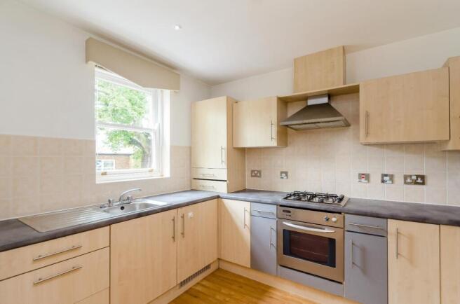 2 bed Flat to rent Image 5