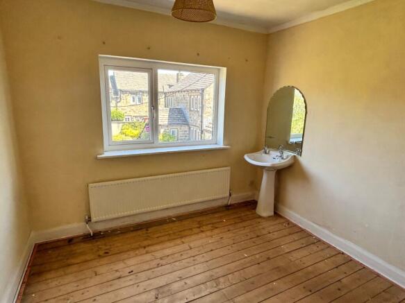 4 bed Detached for sale Image 10
